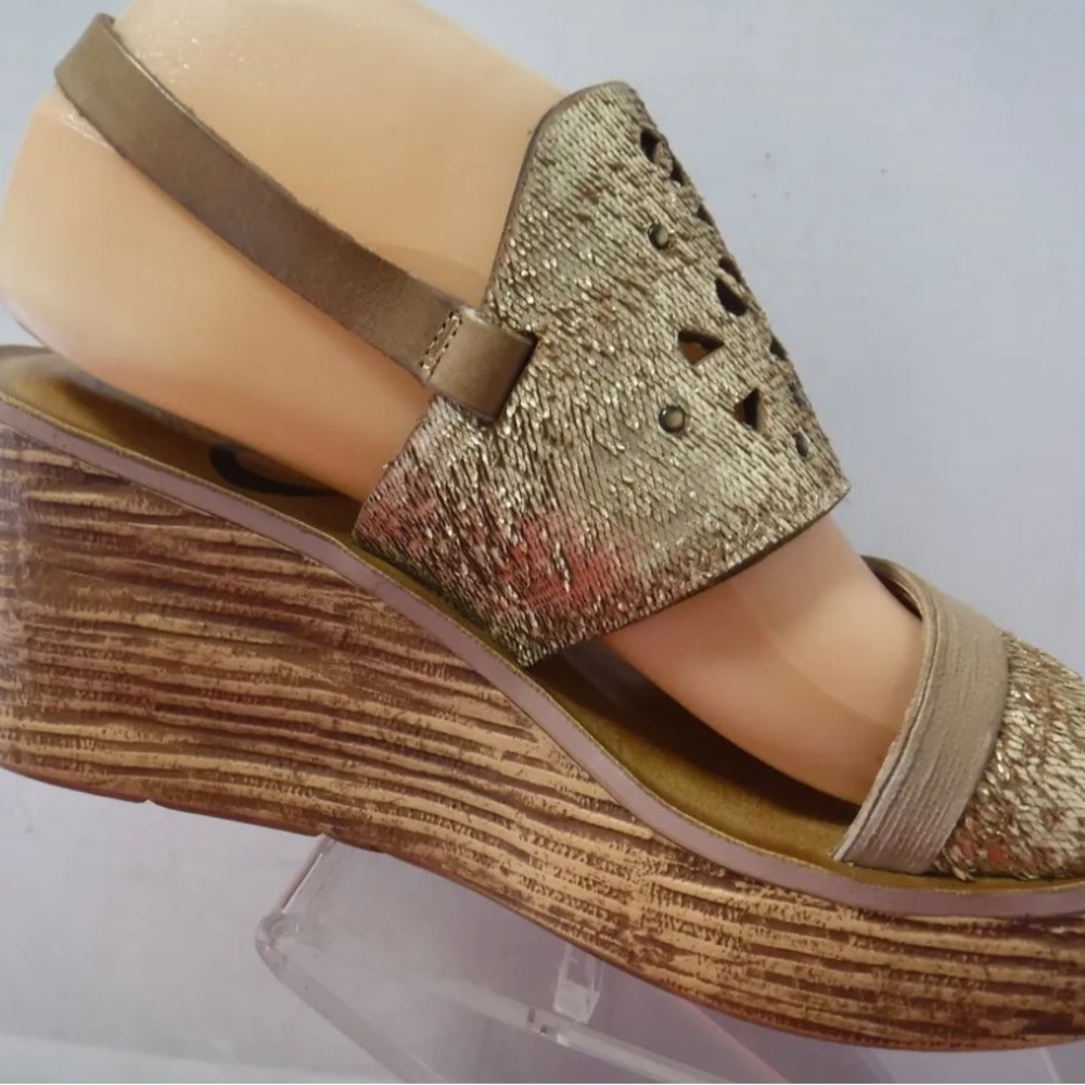 OTBT cut out leather gold wedge sandals size 7.5 - Picture 3 of 10